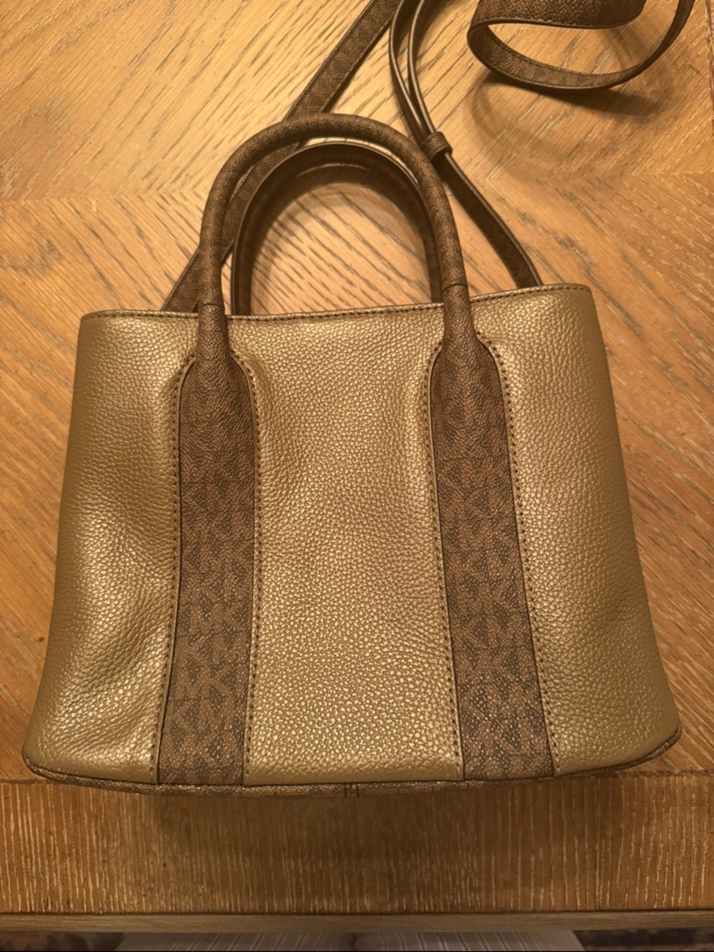 Michael Kors Austin Medium Pebbled Leather Messenger Bag - Picture 4 of 12